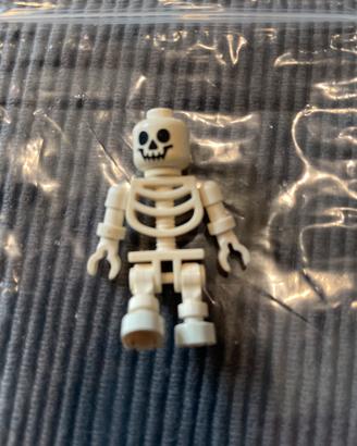 Lego minifigurine scheletro