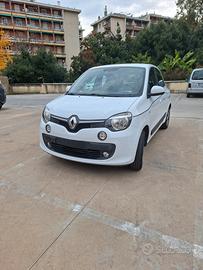 RENAULT  Twingo lovely con navigatore e telecamera