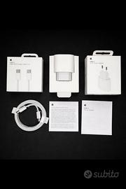 Alimentatore e cavo apple  nuovo mai usato