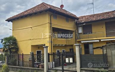 Casa semindipendente RISTRUTTURATA con cortile pri