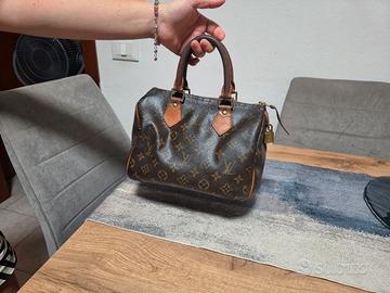 Louis Vuitton Speedy 25