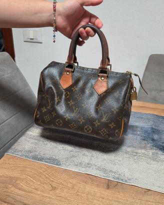 Louis Vuitton Speedy 25