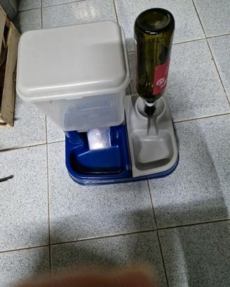 Distributore cibo e acqua