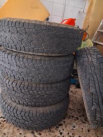 gomme 205,70,15  ( 60 fuoristrada 40 stradali )
