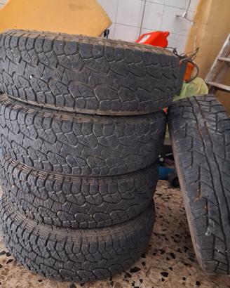 gomme 205,70,15  ( 60 fuoristrada 40 stradali )