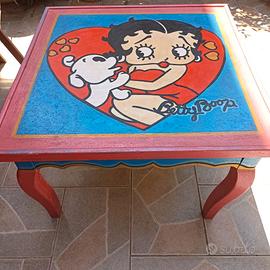 Tavolino di Betty Boop in legno