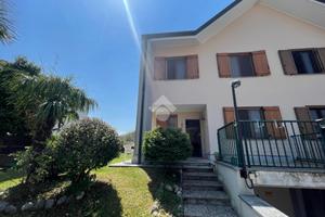 VILLA A SCHIERA A SARONNO