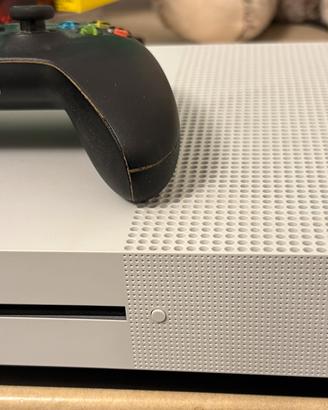 Xbox One S - 2 controller