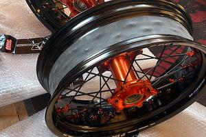 Kit Cerchi Supermoto 17" COMPLETI