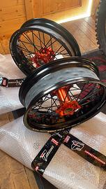 Kit Cerchi Supermoto 17" COMPLETI