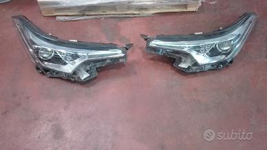Fari anteriori toyota chr 2 versioni alogeni e led