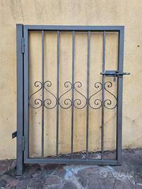 cancellino con staffa lavorato in ferro