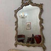 Specchio antico con inserti in legno