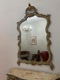 Specchio antico con inserti in legno