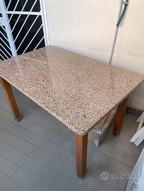 Tavolo in granito rosa
