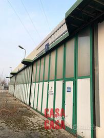 Capannone con ampio scoperto