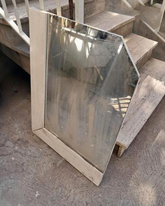 Specchio vintage sagomato con cornice in legno