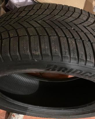 2 gomme auto BRIDGESTONE 245/45 R18 100V