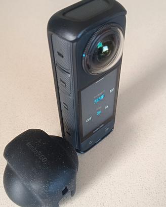 Insta360 X4 con accessori 