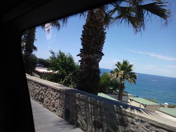 Pietra l. sulla spiaggia