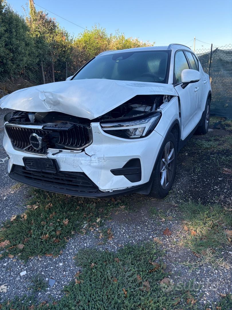 Volvo XC40 (2017-->)