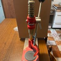 Tappatrice professionale per tappi a corona Grifo