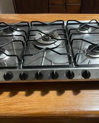 Piano cottura 5 fuochi Smeg.