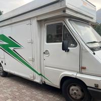 Autocarro - autonegozio con tenda