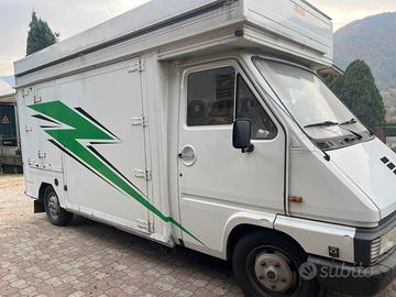 Autocarro - autonegozio con tenda