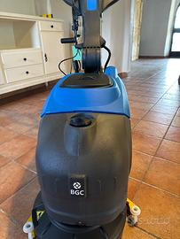 Lavapavimenti professionale come nuova