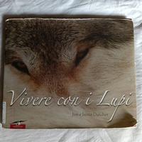 Libro "vivere con i lupi"