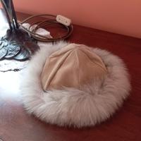 cappello in pelle di pecora e volpe 