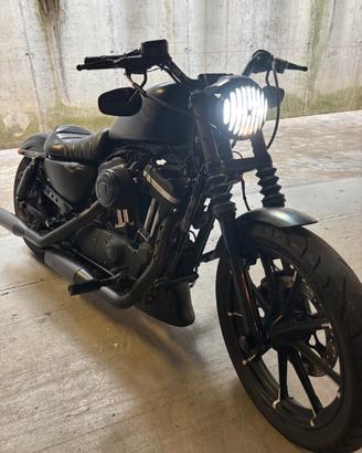 Harley-Davidson Iron 883 total black