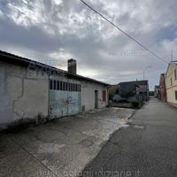 Magazzino Serravalle a Po [A4346803]