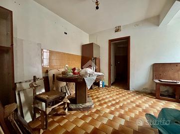 CASA SEMINDIPENDENTE A PEZZAZE