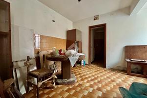 CASA SEMINDIPENDENTE A PEZZAZE