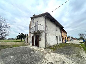 CASA SEMINDIPENDENTE A CONCORDIA SULLA SECCHIA