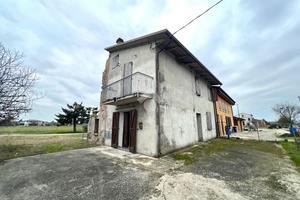 CASA SEMINDIPENDENTE A CONCORDIA SULLA SECCHIA