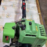 ATTREZZO PER GIARDINAGGIO MULTIFUNZIONE