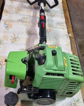 ATTREZZO PER GIARDINAGGIO MULTIFUNZIONE