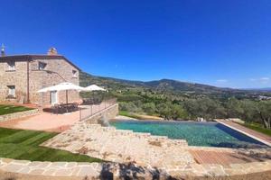 Rustico / Casale di 220 m² con più di 5 locali e b