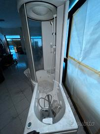 Vasca idromassaggio con doccia