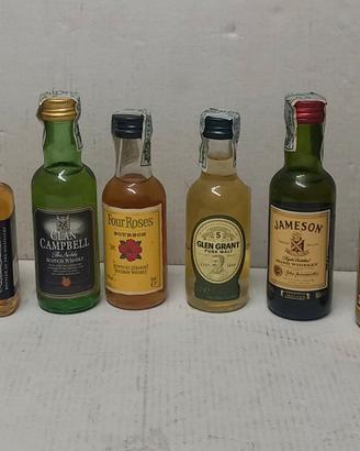 Collezione di 10 bottiglie  mignon di Whisky 