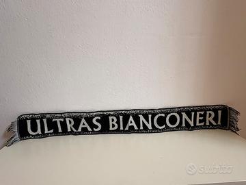 Sciarpa ultras bianconeri.