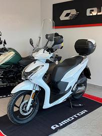 Qj Motor SQ16 con bauletto e parabrezza