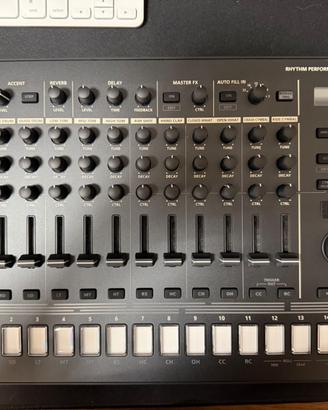 Roland TR-8S