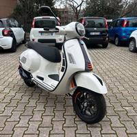 Vespa 310 GTS hpe Super 