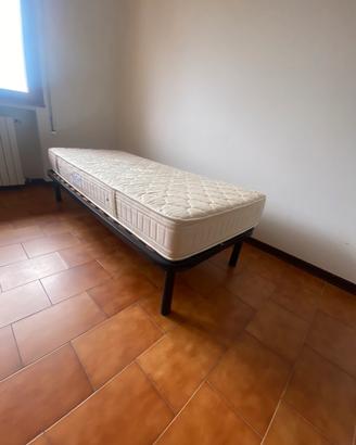 Letto singolo (doghe in legno+materasso qualità)