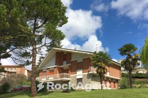 VILLA BIFAMILIARE CON GIARDINO