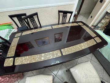 Tavolo da pranzo in mogano con inserti in marmo 